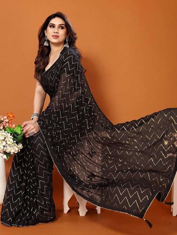 women printed casual wear saree with blouse - 22243518 -  Standard Image - 1