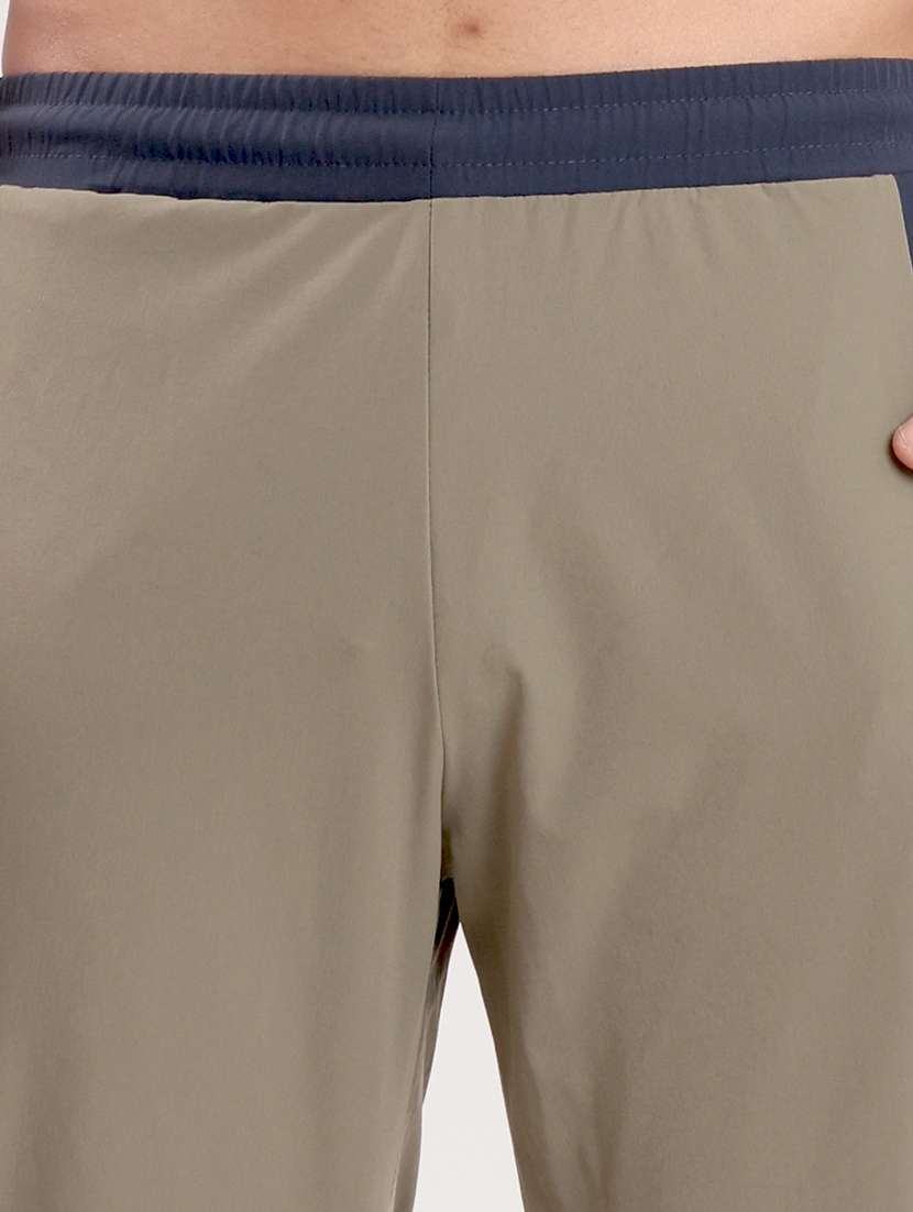 men color block low rise regular fit jogger - 22244136 -  Standard Image - 4