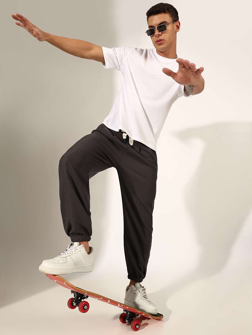 men solid mid rise relaxed fit jogger - 22244229 -  Standard Image - 4