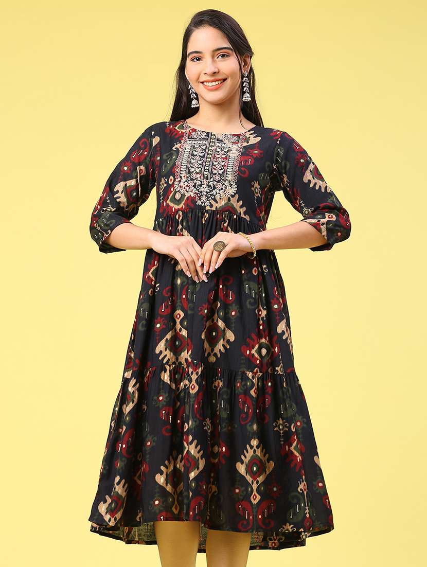 women printed three quarter sleeve kurta