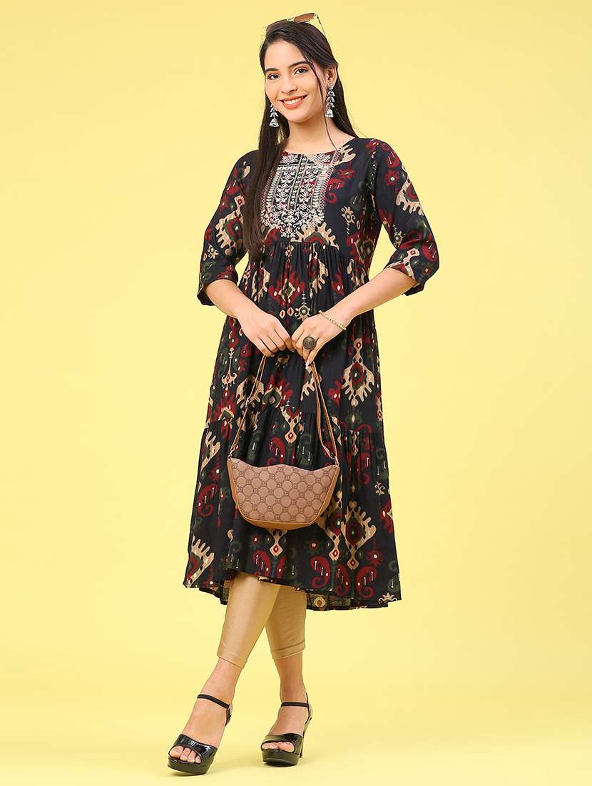 women printed three quarter sleeve kurta - 22246346 -  Standard Image - 4