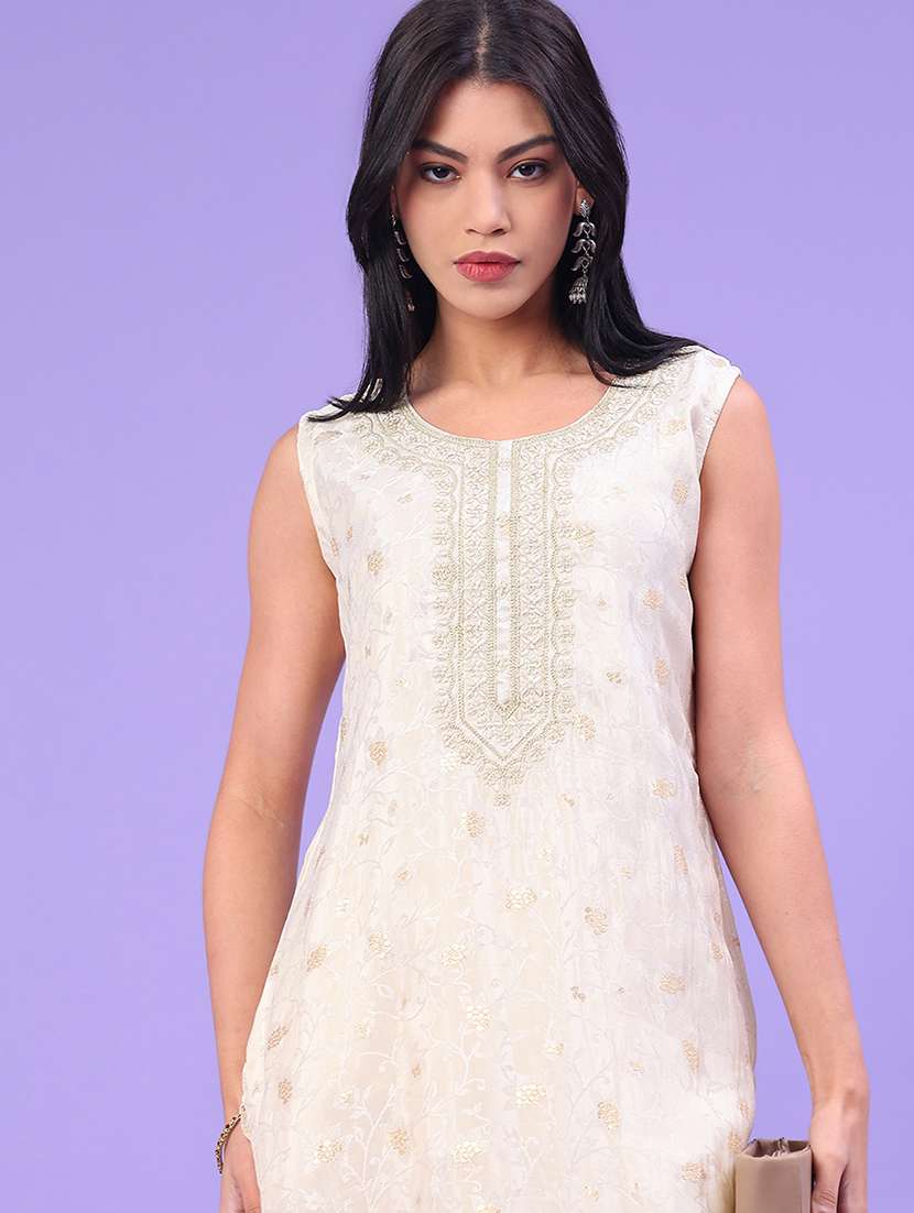 Women Embroidered Sleeveless Straight Kurta - 22246392 -  Standard Image - 4