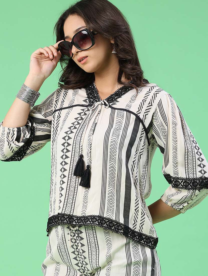 women printed three quarter sleeves regular top