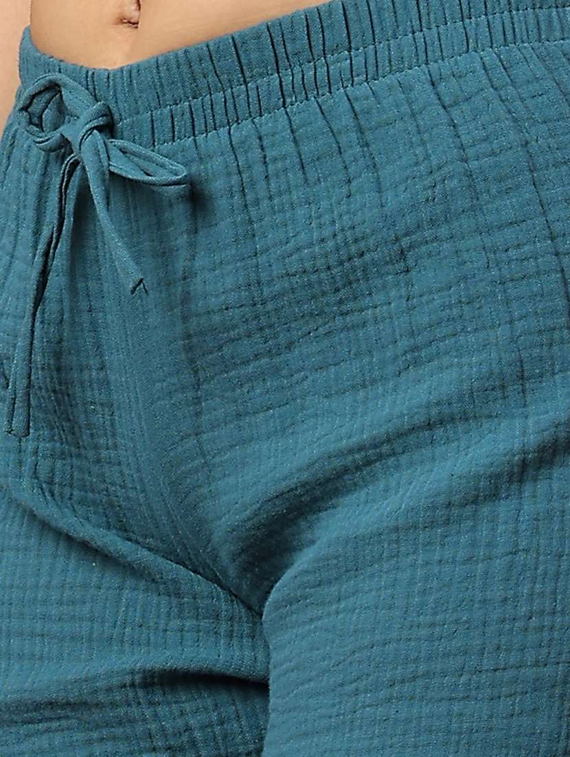 women solid mid rise shorts - 22247417 -  Standard Image - 1