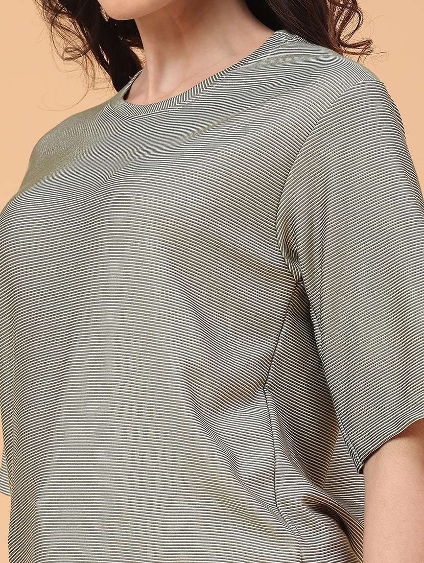women striped short sleeve oversized t-shirt - 22250137 -  Standard Image - 4