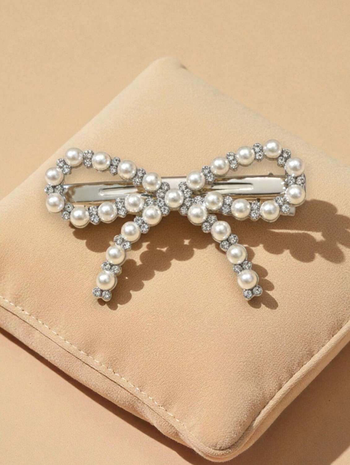 women embellished bow hair clip - 22251427 -  Standard Image - 1