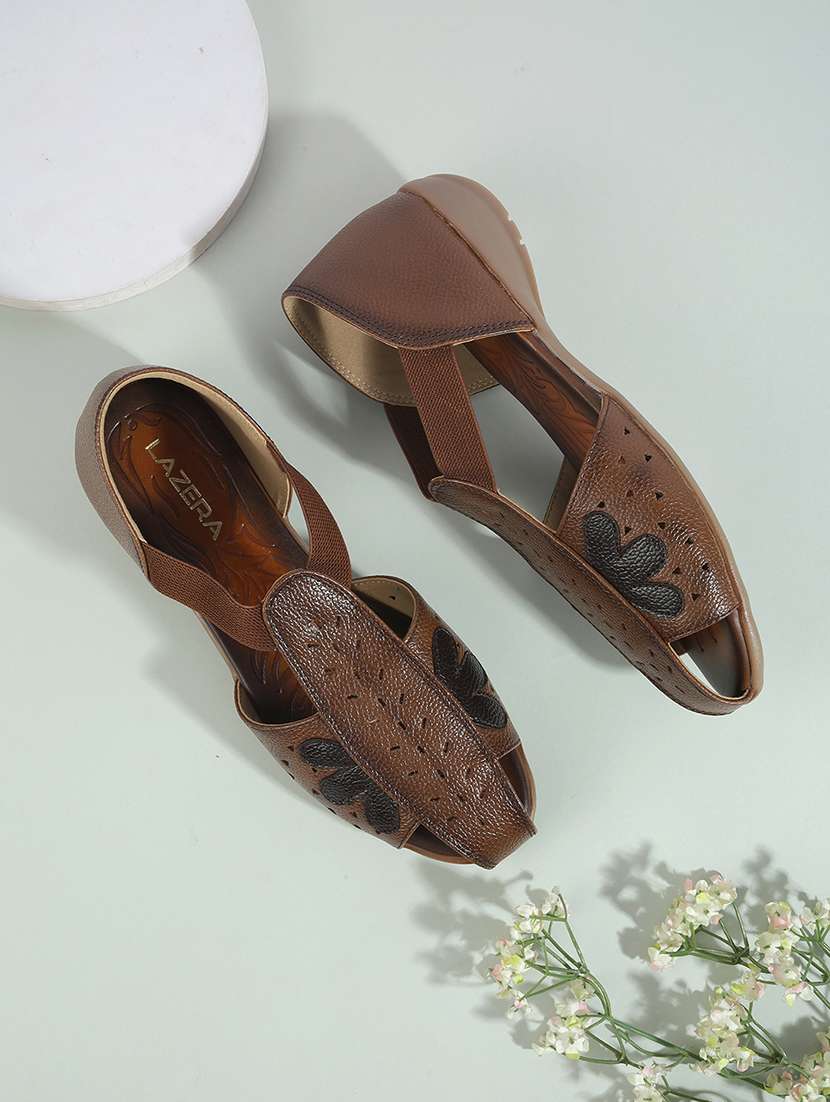 women brown solid back strap sandal
