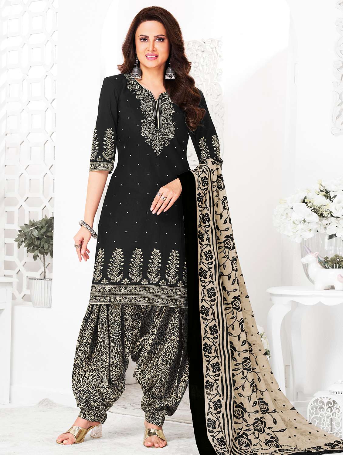 women printed three quarter sleeve kurta patiala with dupatta set