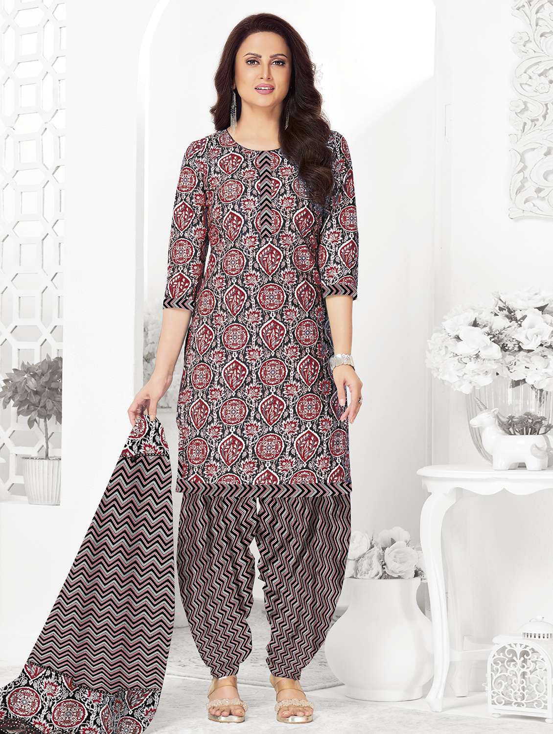 women printed three quarter sleeve kurta patiala with dupatta set