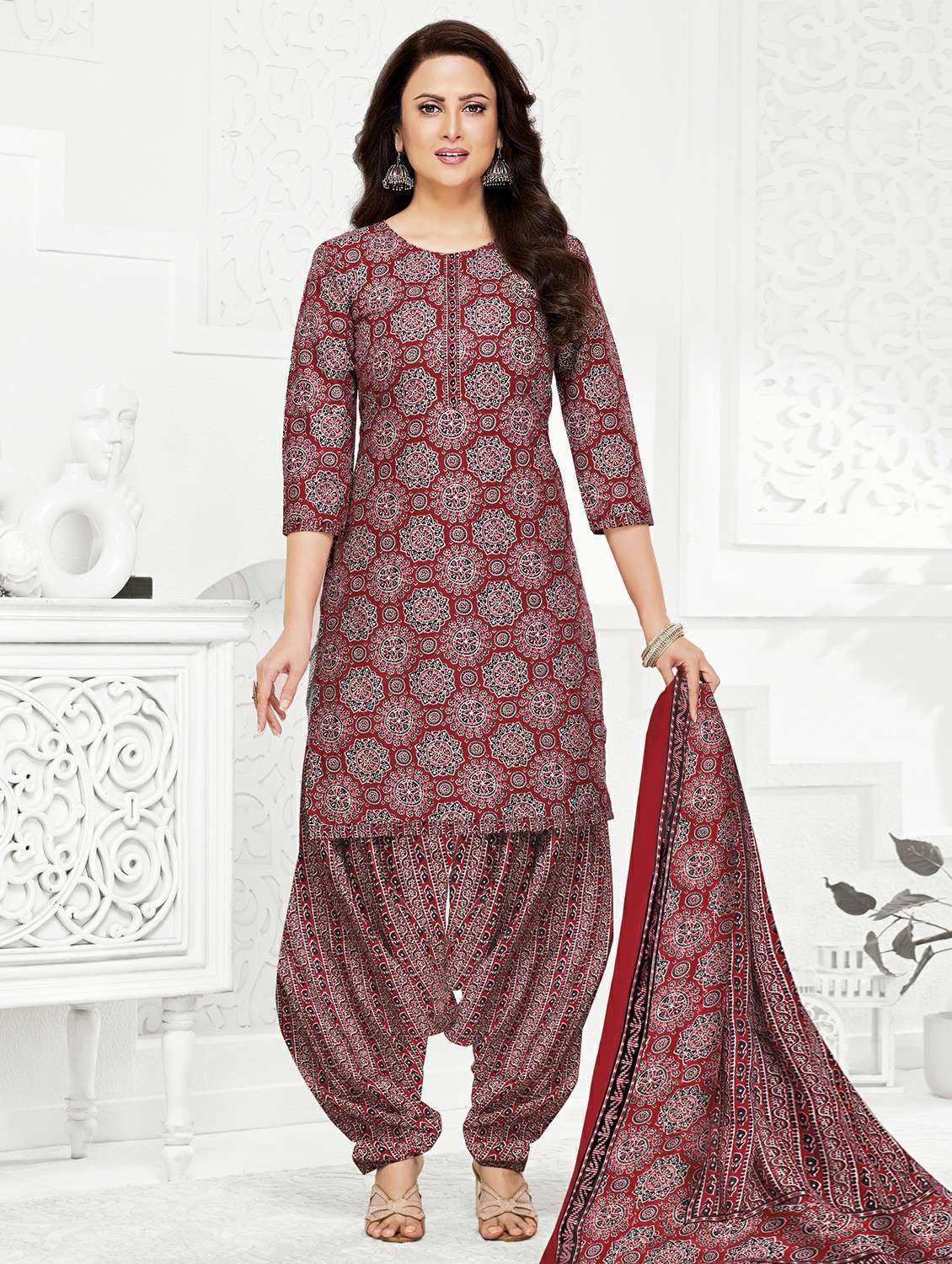 women printed three quarter sleeve kurta patiala with dupatta set