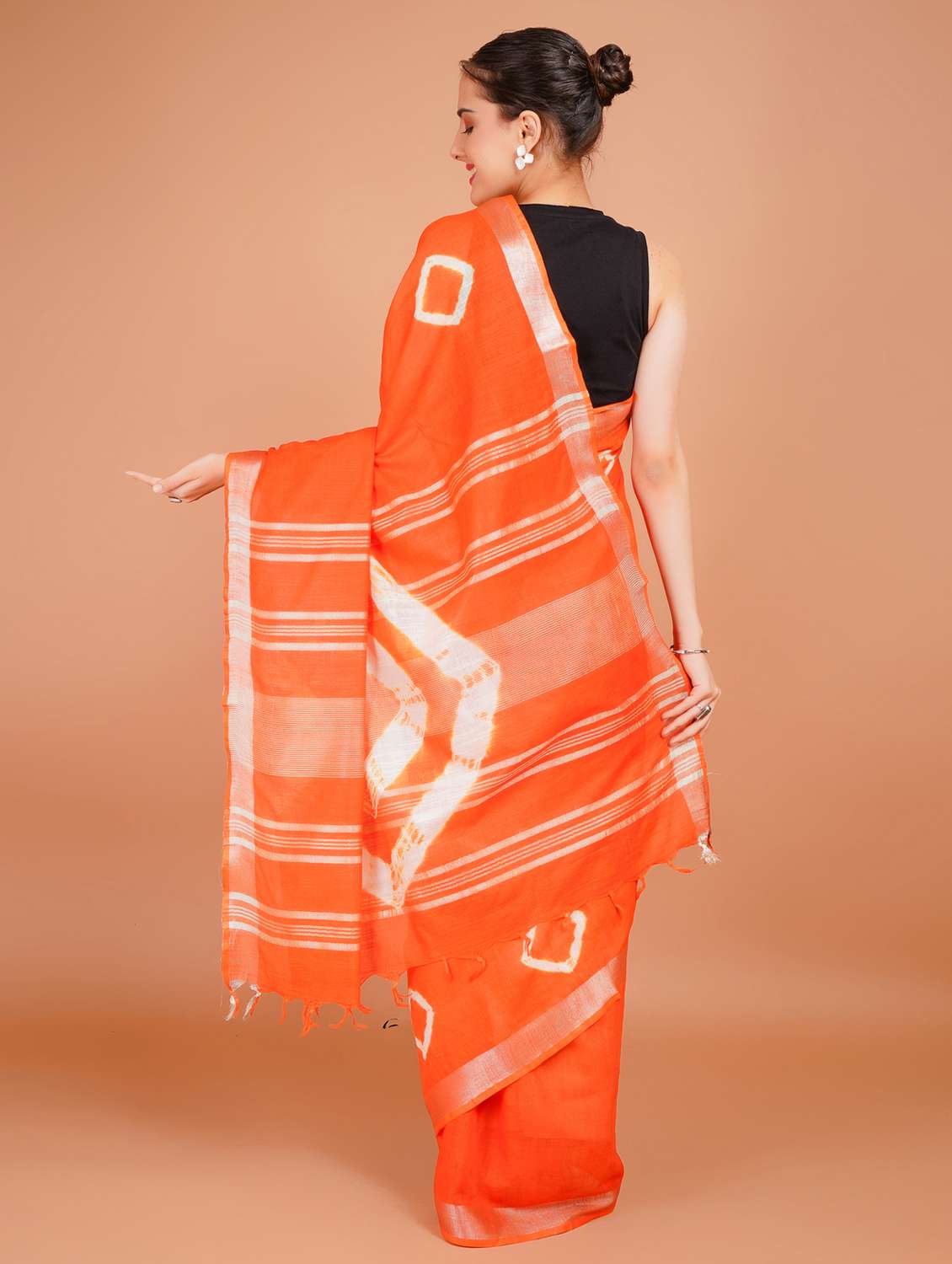 women tie & dye printed saree with blouse - 22253412 -  Standard Image - 4