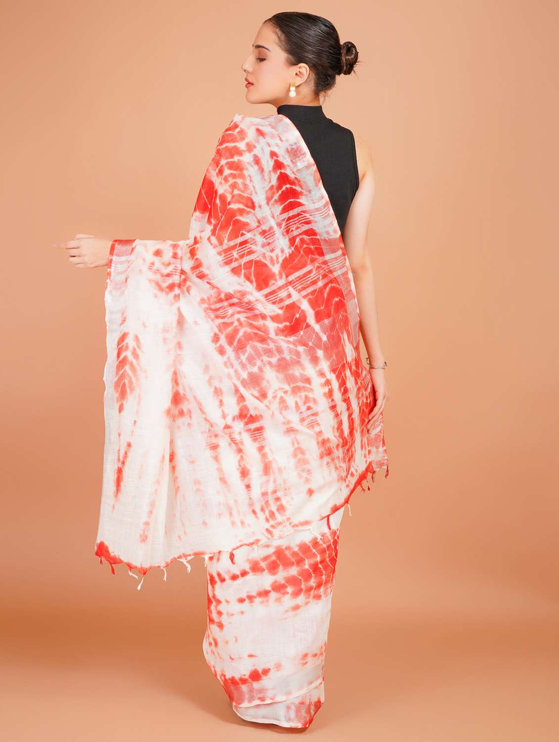 women tie & dye printed saree with blouse - 22253419 -  Standard Image - 4