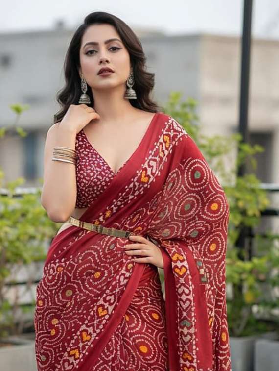 women printed casual wear saree with blouse - 22253530 -  Standard Image - 1