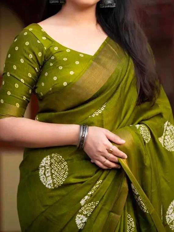 women printed casual wear saree with blouse - 22253549 -  Standard Image - 1