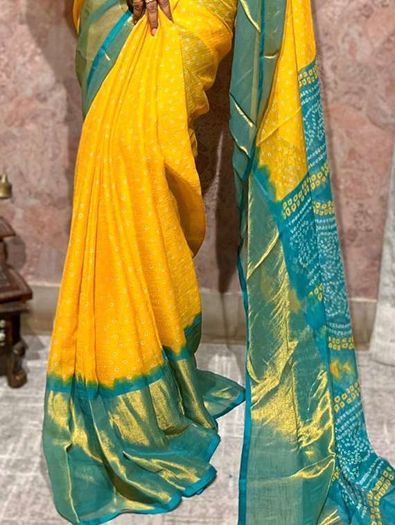 women printed bordered saree with blouse - 22253552 -  Standard Image - 1