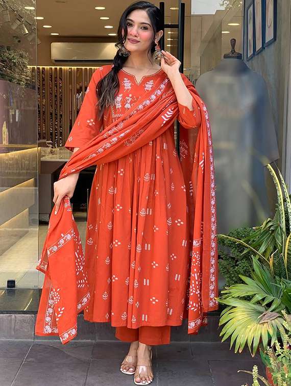 women printed three quarter sleeve kurta pant with dupatta set