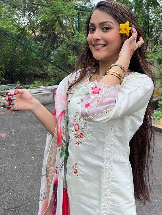 women solid with work three quarter sleeve kurta pant with dupatta set - 22253587 -  Standard Image - 4