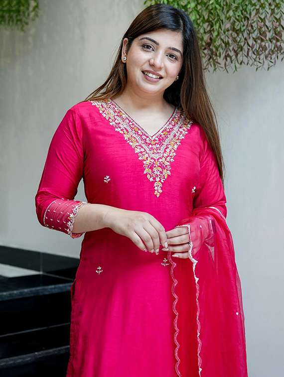 women solid with work three quarter sleeve kurta pant with dupatta set - 22253593 -  Standard Image - 4