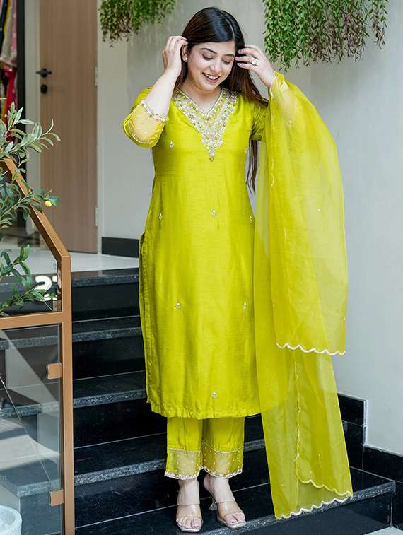 women solid with work three quarter sleeve kurta pant with dupatta set