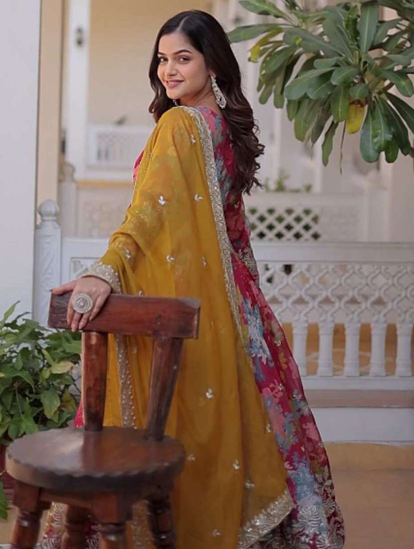 women floral long sleeve kurta dupatta set - 22253854 -  Standard Image - 4