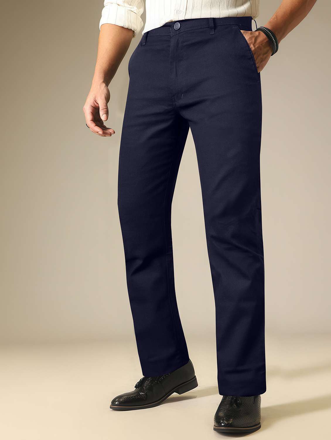 men solid mid rise straight fit chinos  - 22254935 -  Standard Image - 1