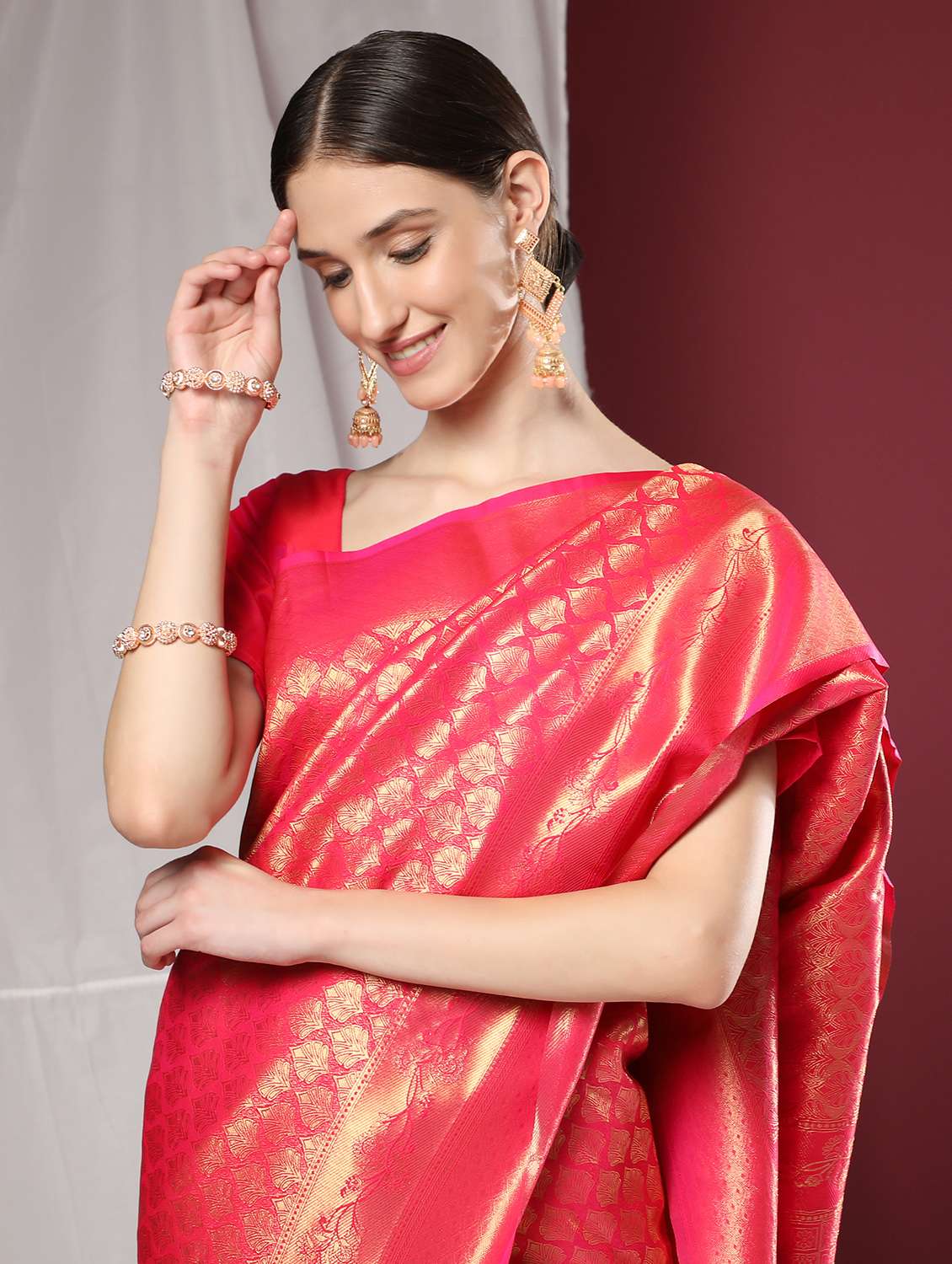 Women Self Design Banarasi Saree With Blouse - 22255556 -  Standard Image - 4