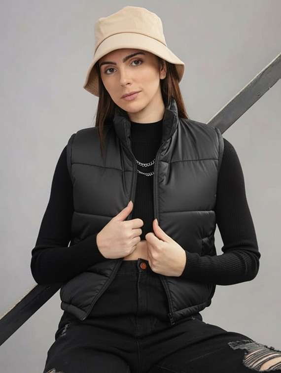 women solid sleeveless cropped puffer jacket