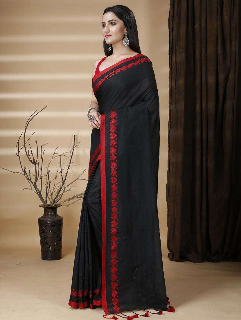 women solid with bordered handloom saree - 22260995 -  Standard Image - 1