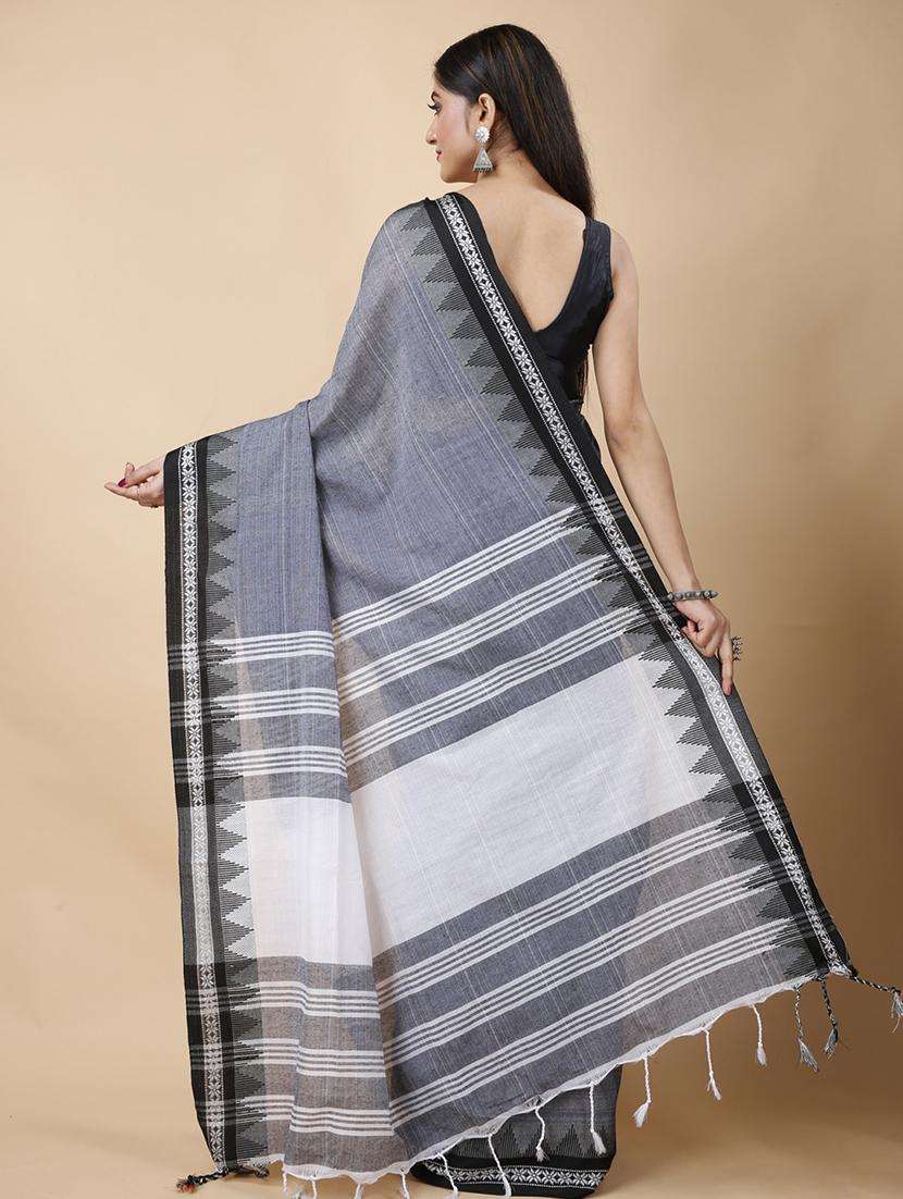 women solid with bordered handloom saree - 22261553 -  Standard Image - 1