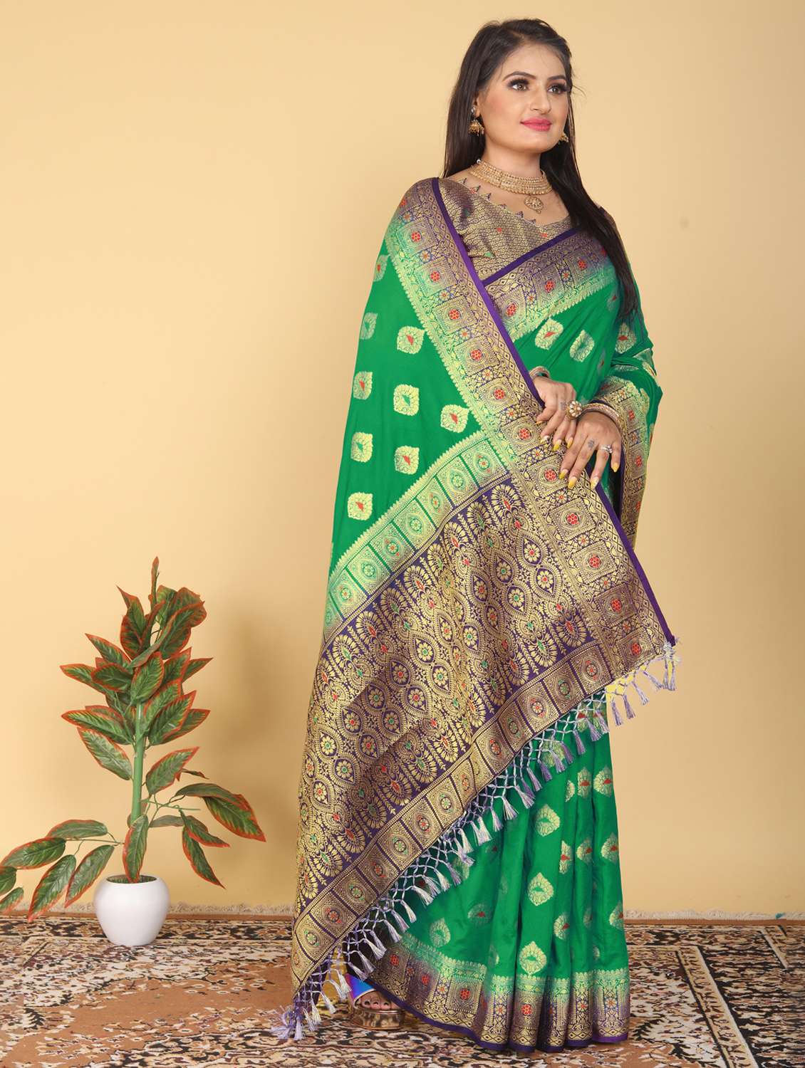 women self design banarasi saree with blouse - 22263451 -  Standard Image - 1