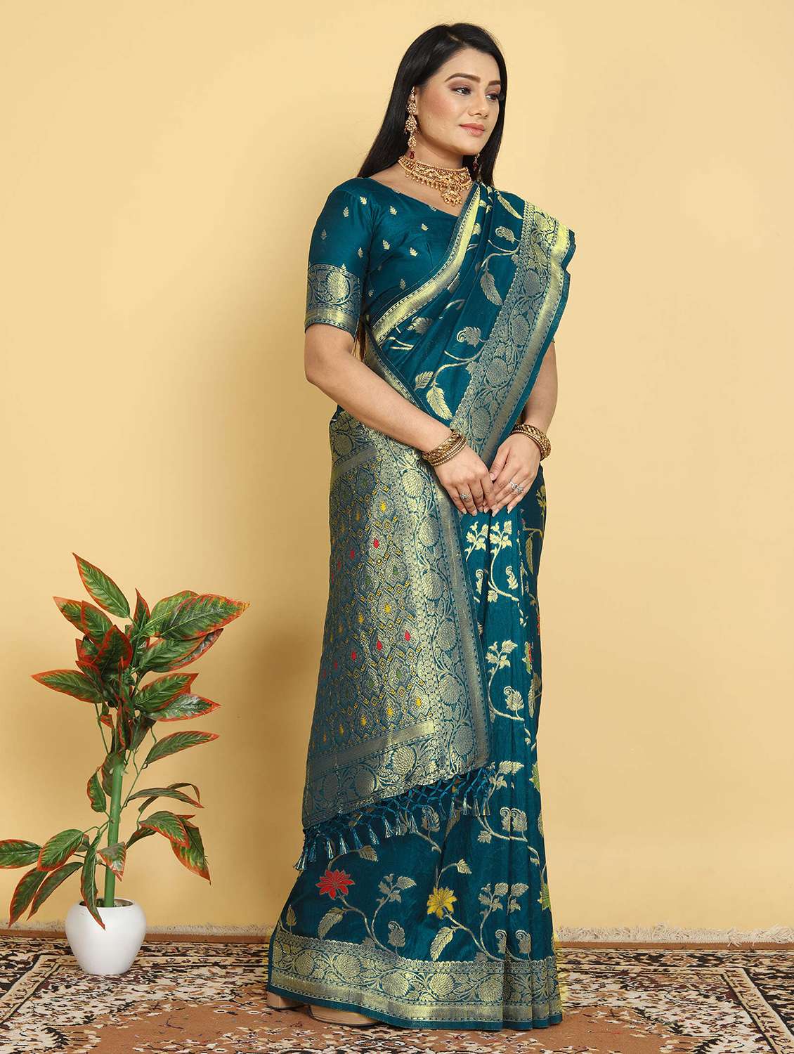 women self design banarasi saree with blouse - 22263452 -  Standard Image - 1