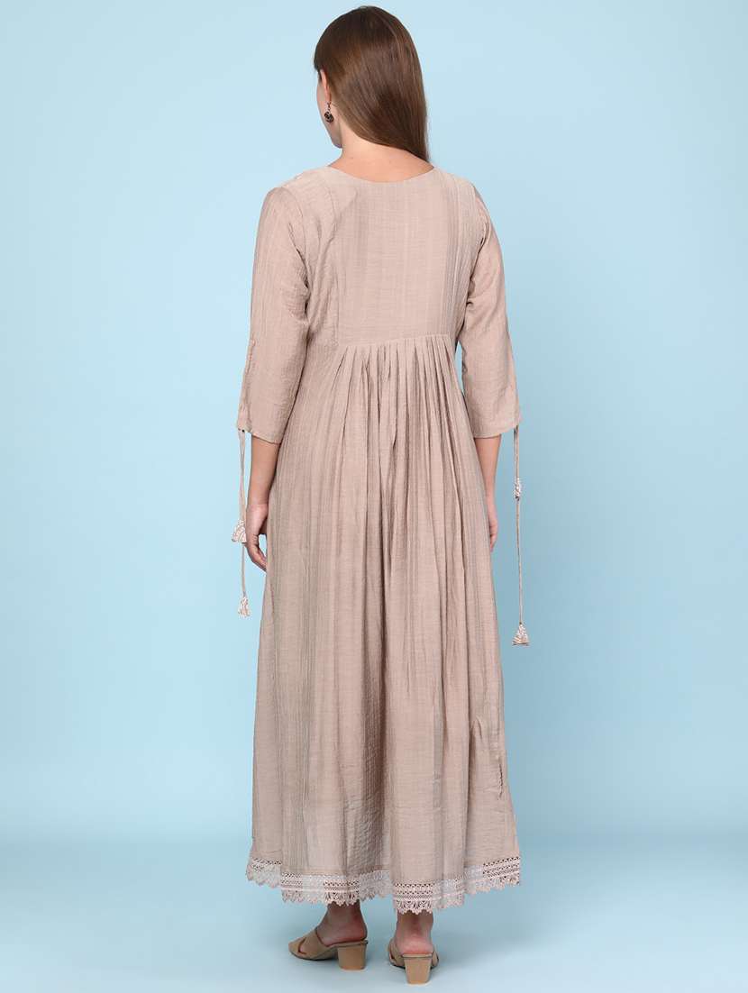 women printed three quarter sleeve flared kurta - 22263993 -  Standard Image - 4