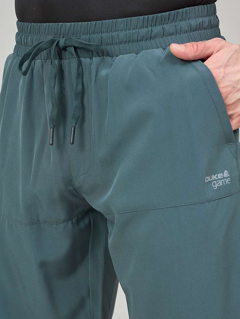 men solid mid rise regular fit cargo shorts - 22264282 -  Standard Image - 4