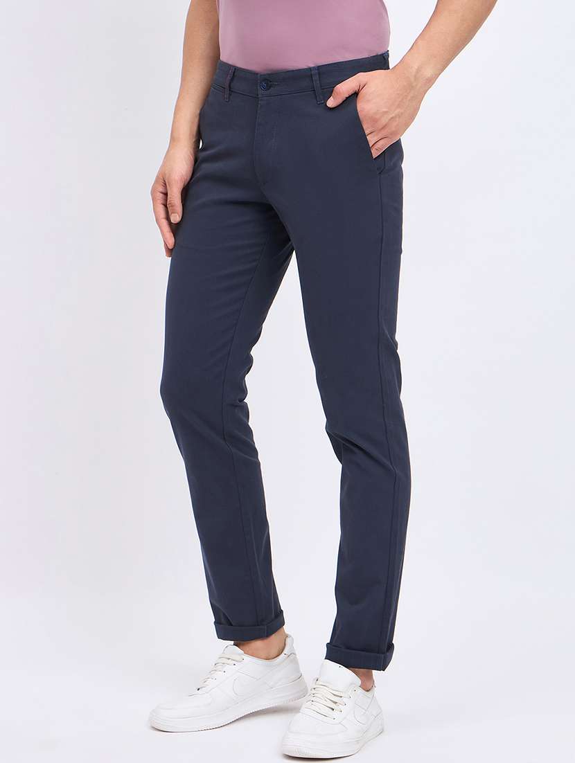 men solid mid rise chinos casual trouser