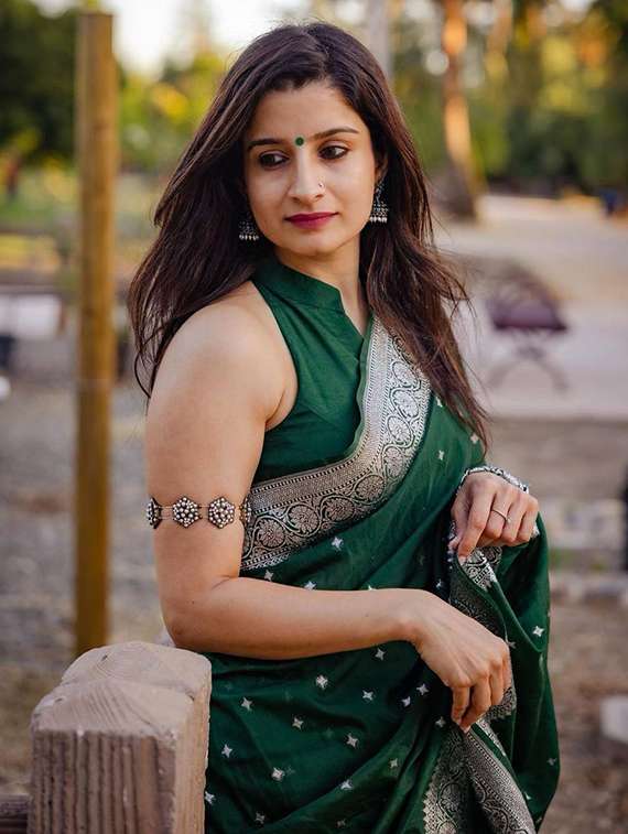 women self design banarasi saree with blouse - 22264872 -  Standard Image - 4