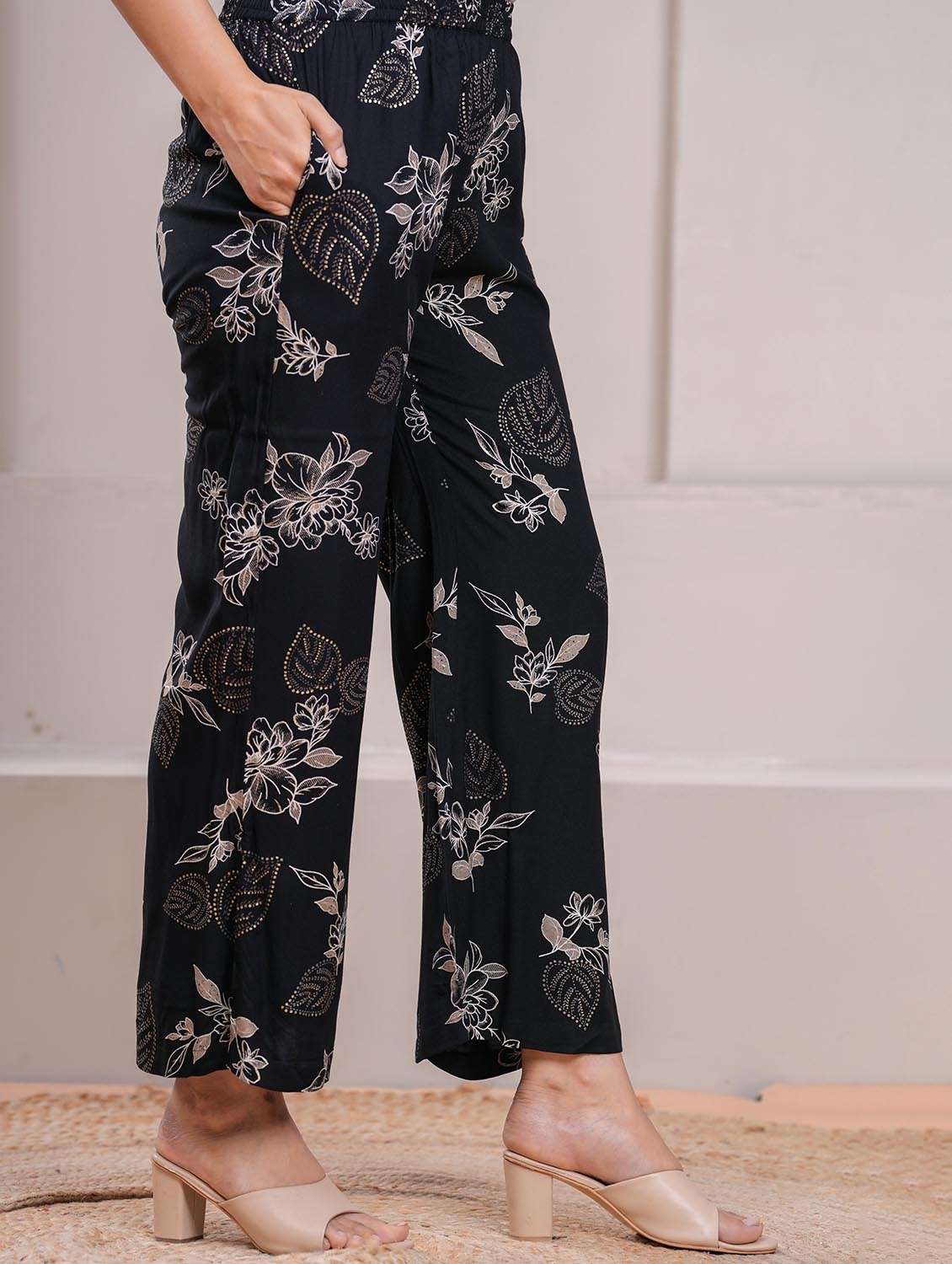 women floral sleeveless ethnic co-ord set - 22265077 -  Standard Image - 4