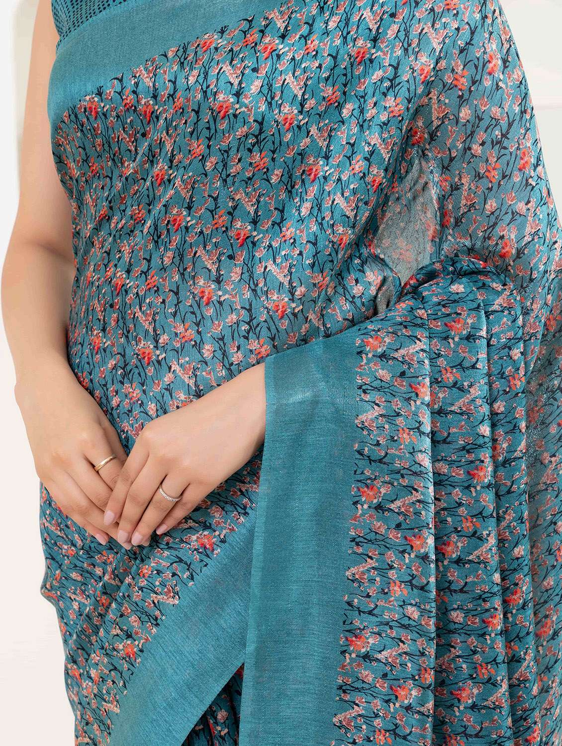 women floral printed saree with blouse - 22265900 -  Standard Image - 4