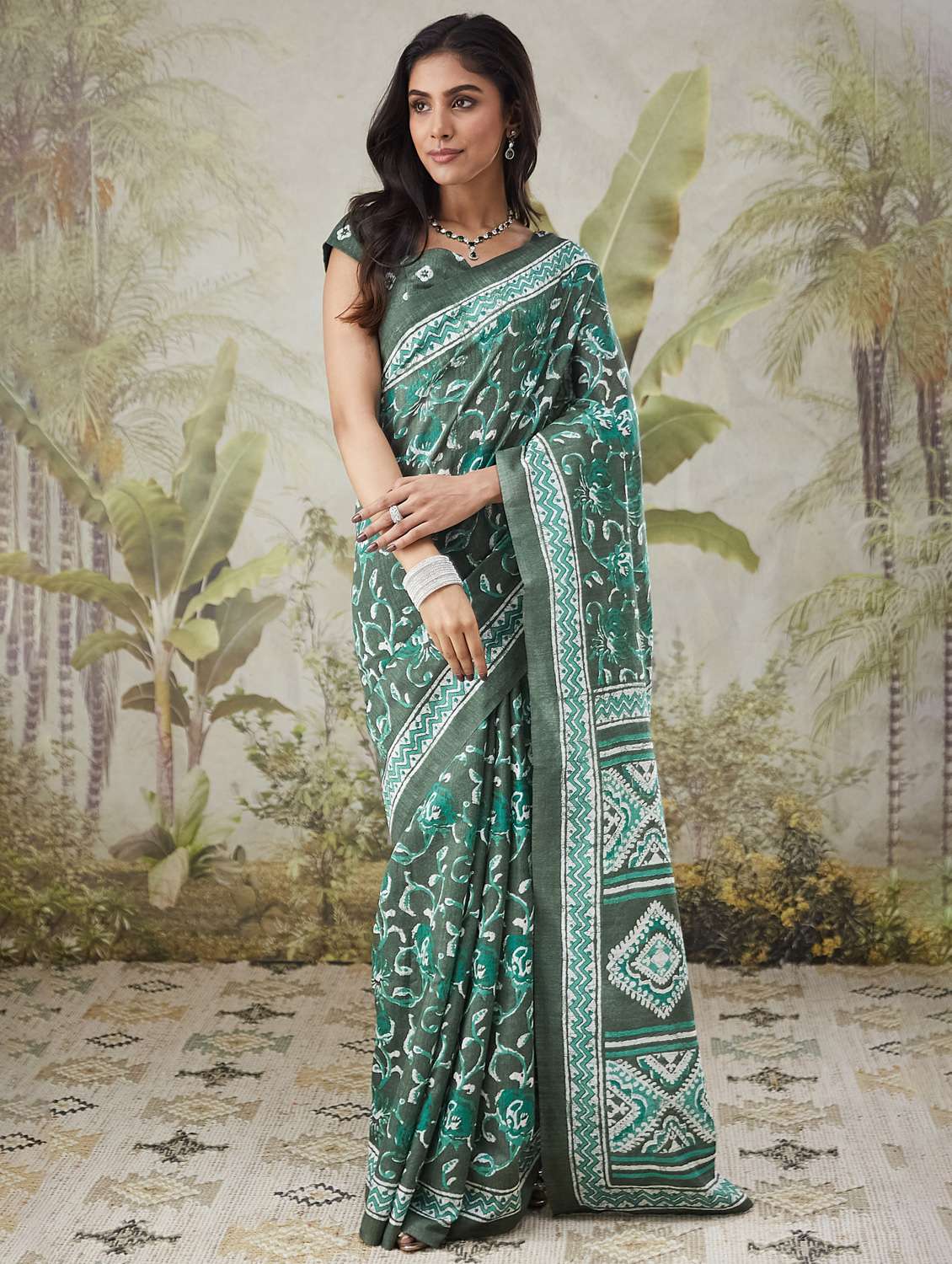 women printed casual wear saree with blouse - 22265910 -  Standard Image - 1