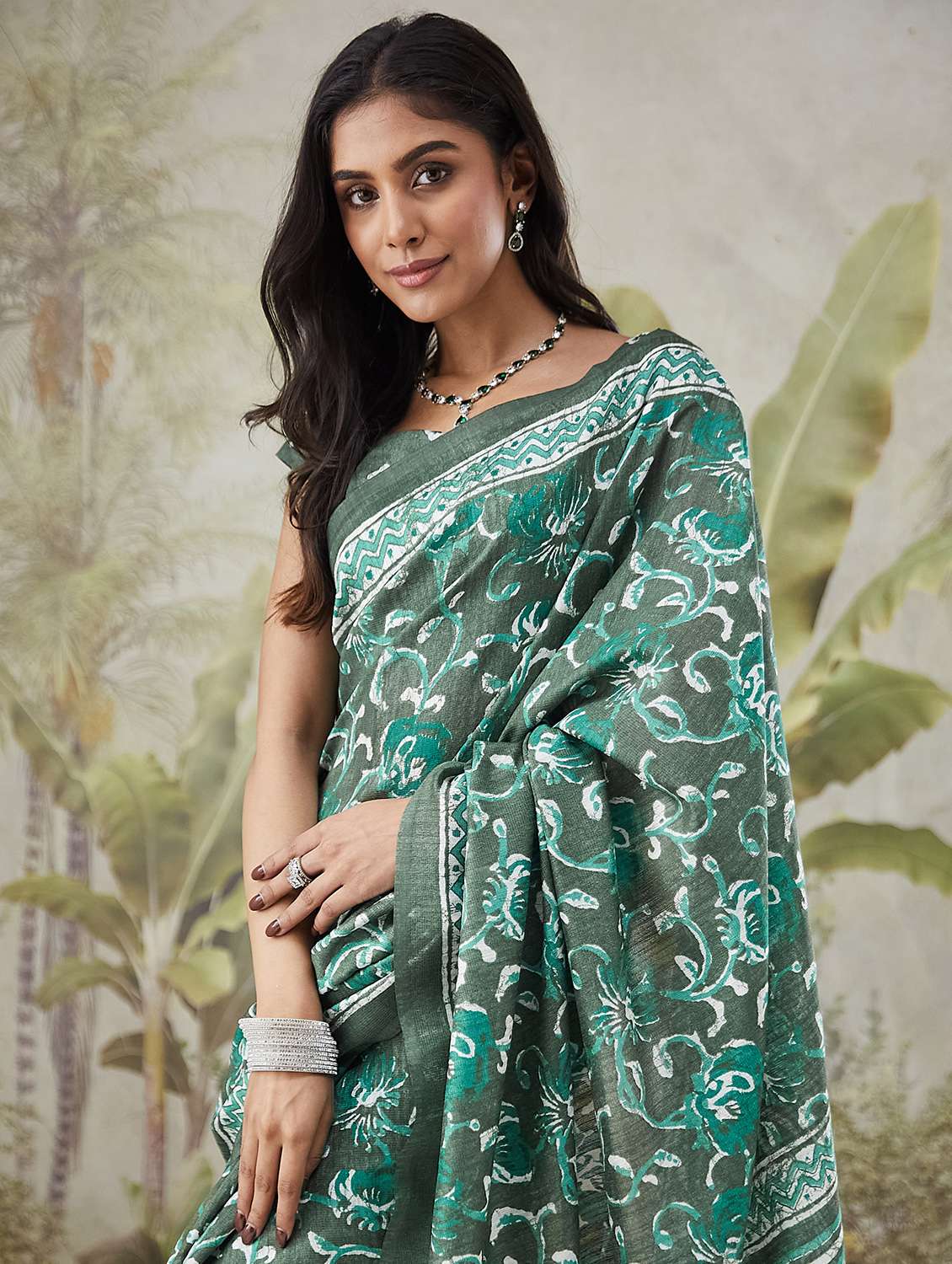 women printed casual wear saree with blouse - 22265910 -  Standard Image - 4