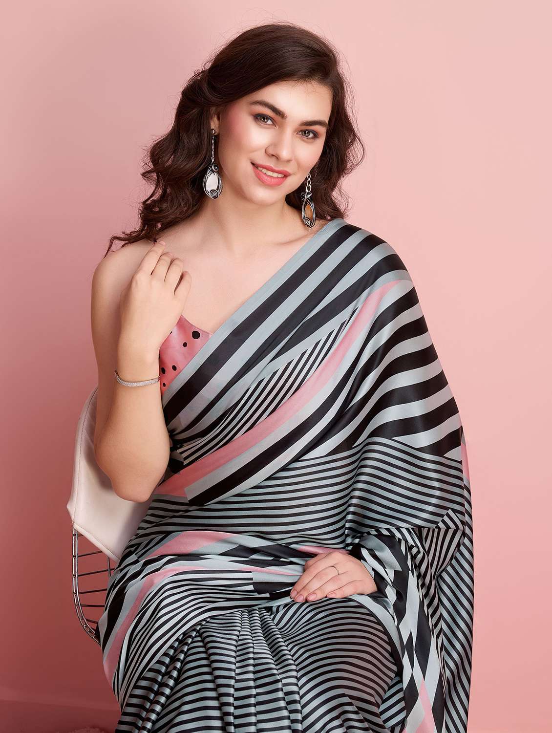 women striped casual wear saree with blouse - 22265918 -  Standard Image - 4