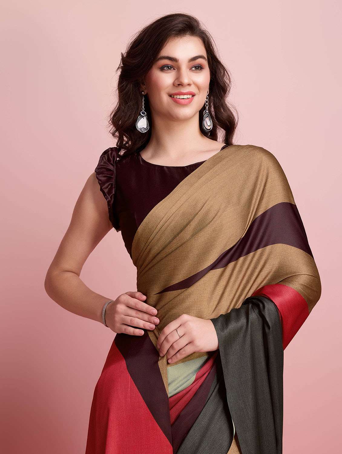 women color block casual wear saree with blouse - 22265919 -  Standard Image - 4