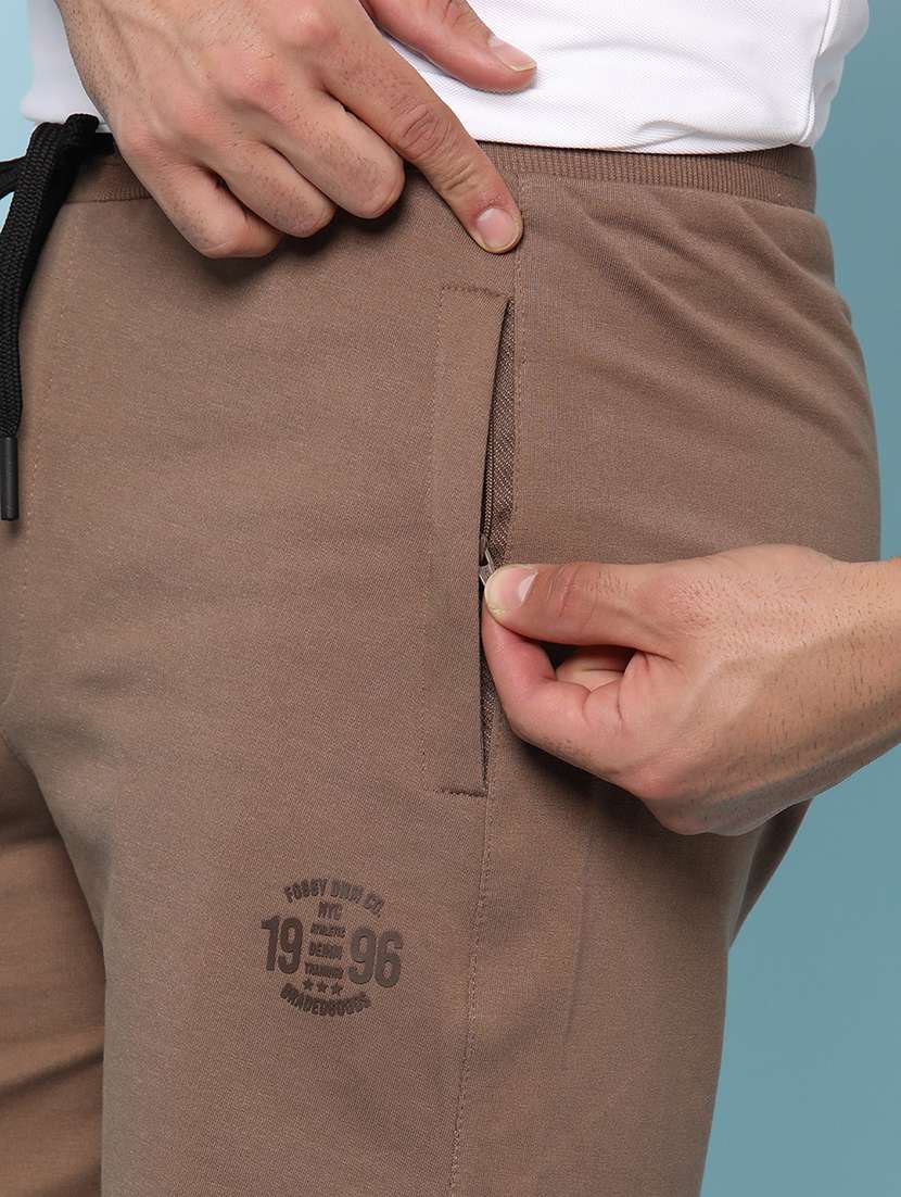 men solid mid rise slim fit short - 22266610 -  Standard Image - 1