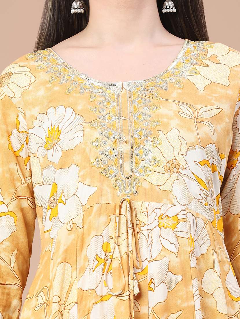 women floral three quarter sleeve kurta pant with dupatta set - 22266676 -  Standard Image - 4