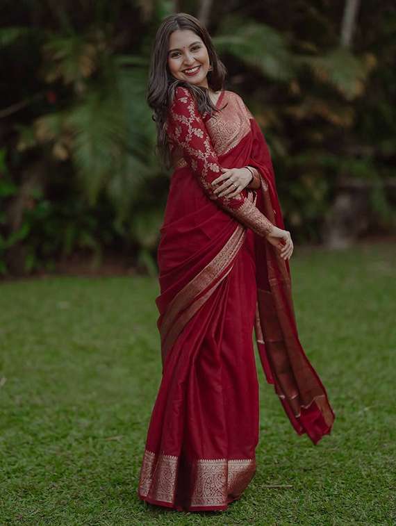 women solid with bordered saree with blouse - 22266710 -  Standard Image - 1