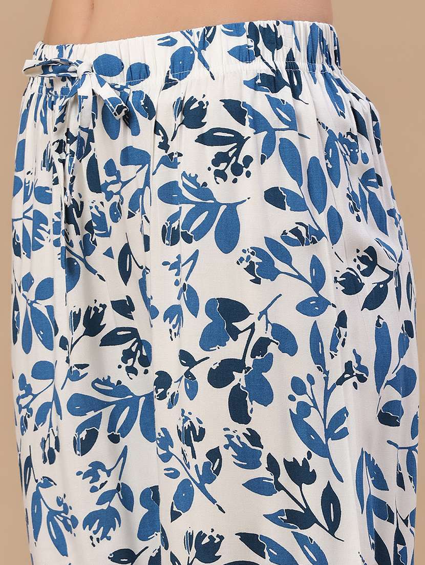 women printed mid rise regular fit capri - 22267526 -  Standard Image - 1
