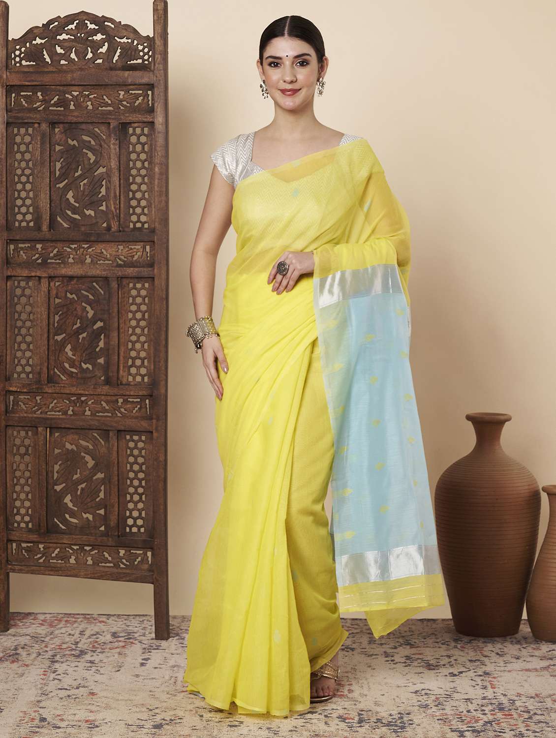 women self design plain saree with blouse