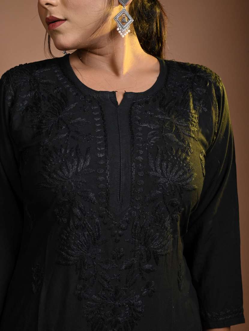 women three quarter sleeve straight chikankari kurta - 22268732 -  Standard Image - 4