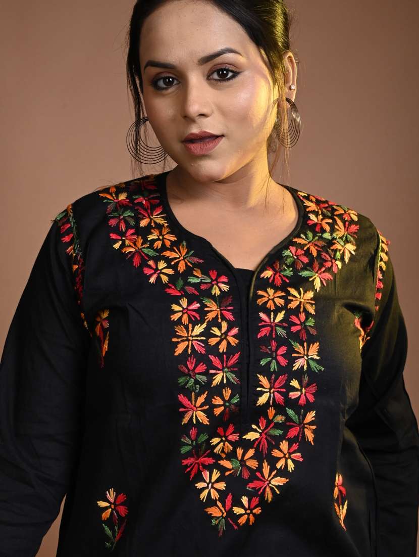 women long sleeve straight chikankari kurta - 22268753 -  Standard Image - 4