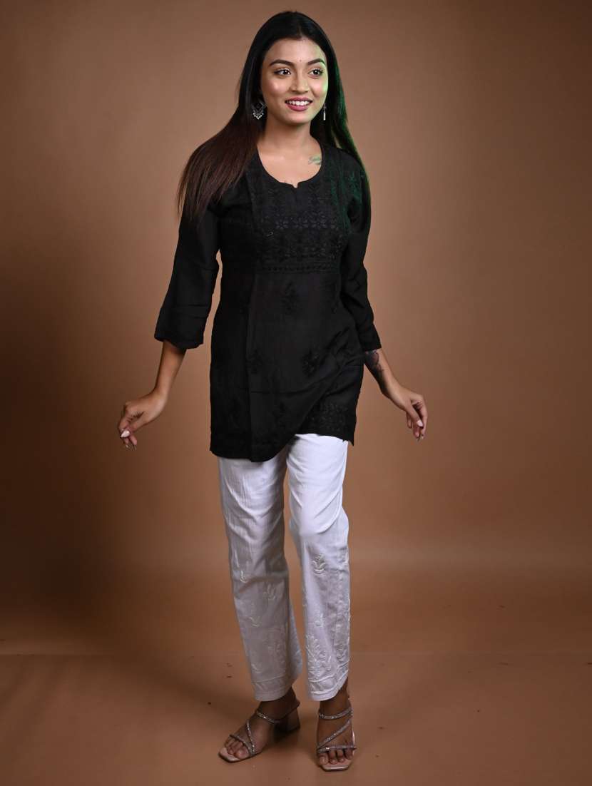 women three quarter sleeve straight chikankari kurti