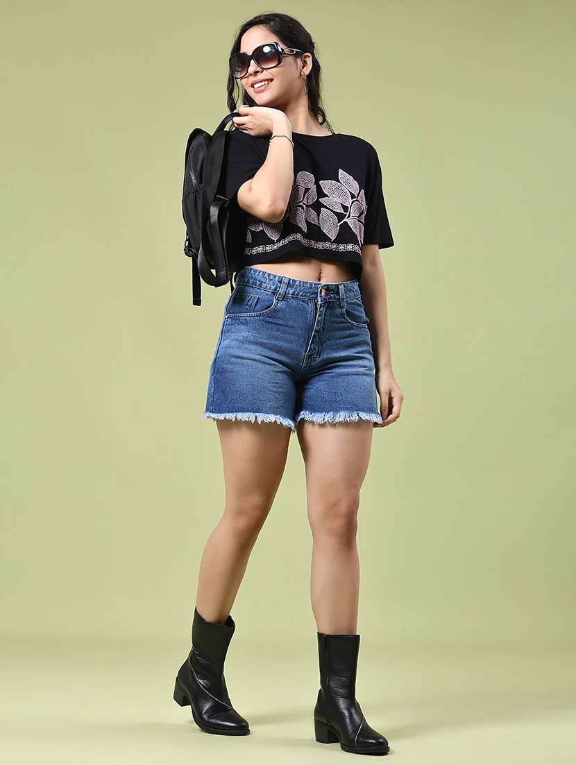 women solid mid rise denim shorts - 22270934 -  Standard Image - 4